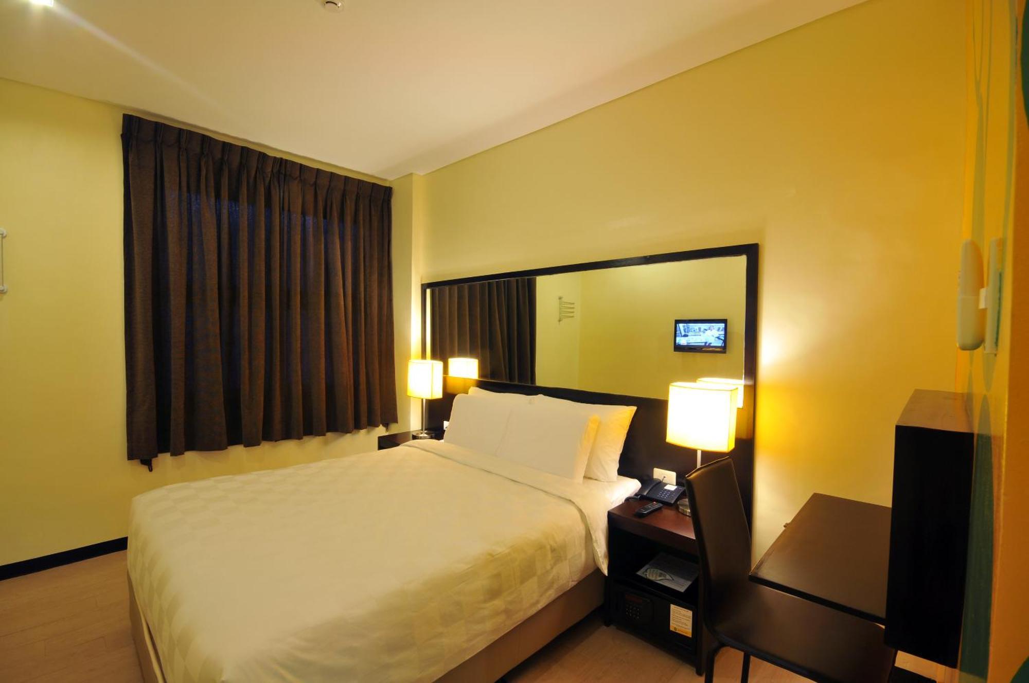 Go Hoteles Iloilo Exterior foto