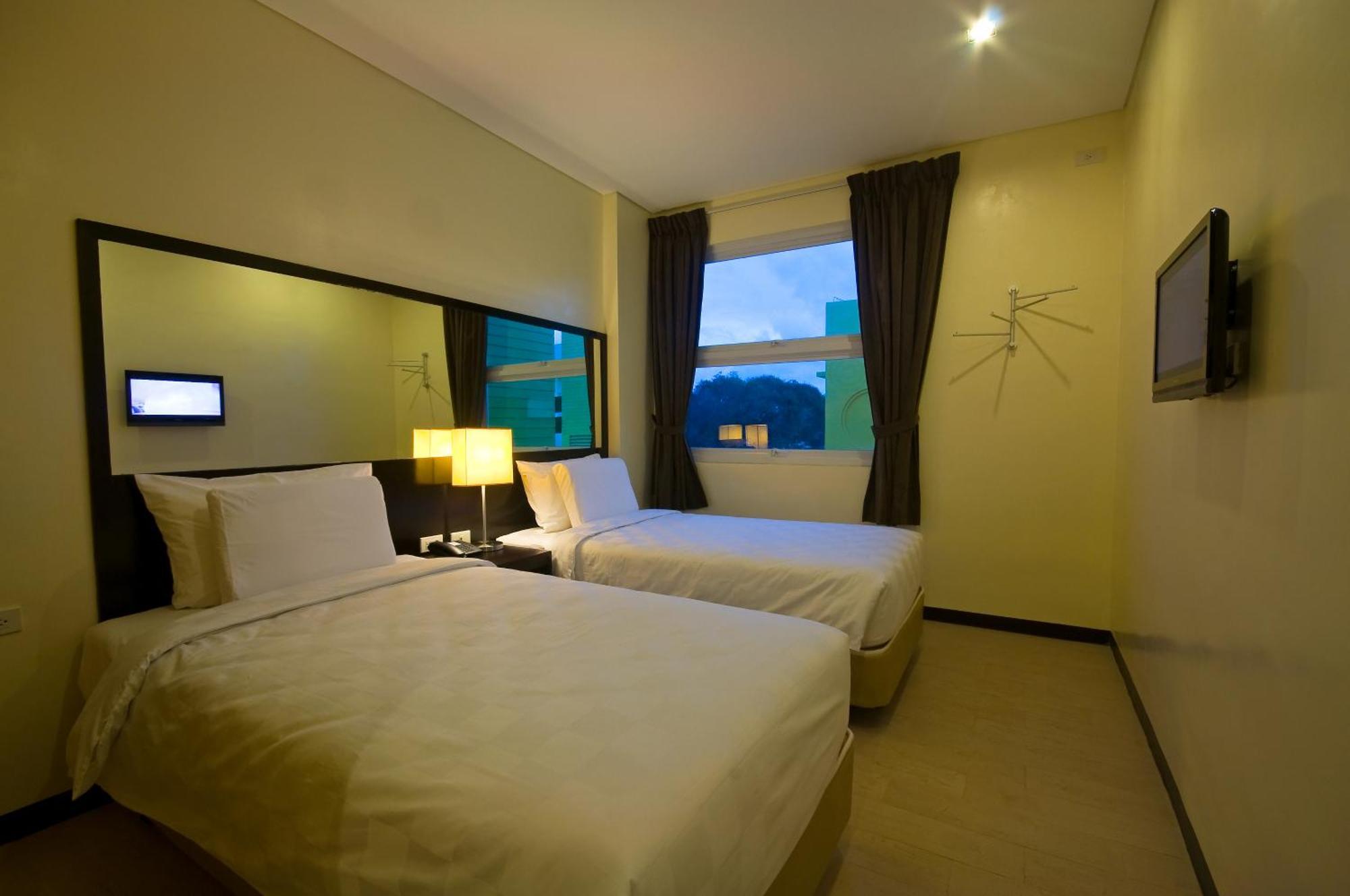Go Hoteles Iloilo Exterior foto