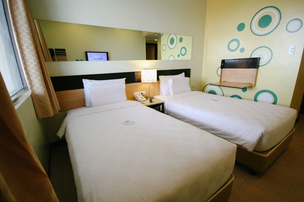 Go Hoteles Iloilo Exterior foto