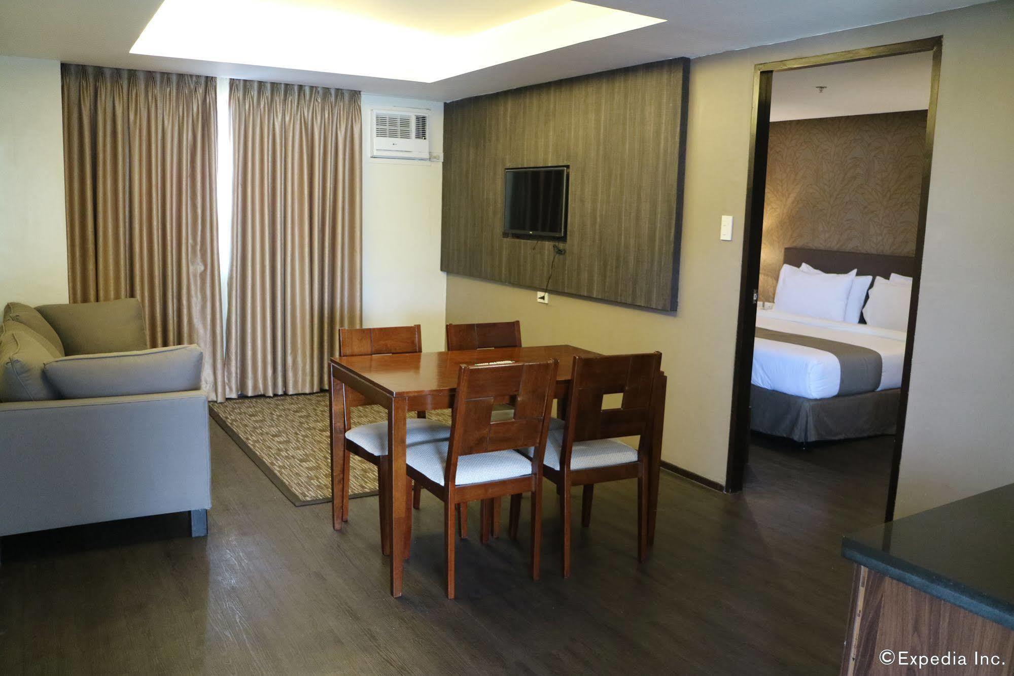 Go Hoteles Iloilo Exterior foto